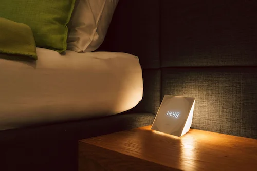 Wnętrze sypialni w inteligentnym domu